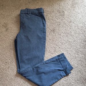 Women’s High Rise Ankle Skinny Pixie Pant. Old Navy Size 4. Denim Colored